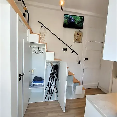 Historic Center Gem: Stylishly Renovated Studio Loft Appartamento *