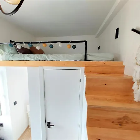Historic Center Gem: Stylishly Renovated Studio Loft Appartamento Lisbona