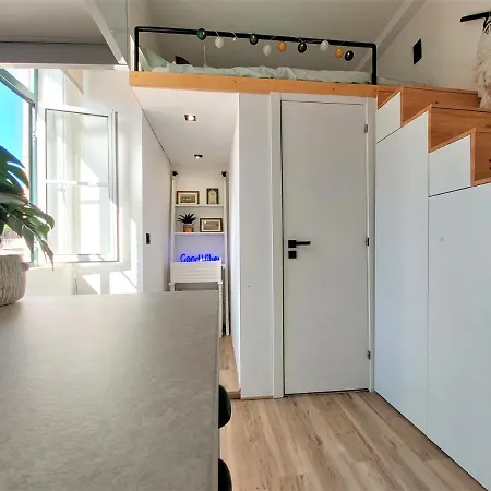 Historic Center Gem: Stylishly Renovated Studio Loft * Lisbona