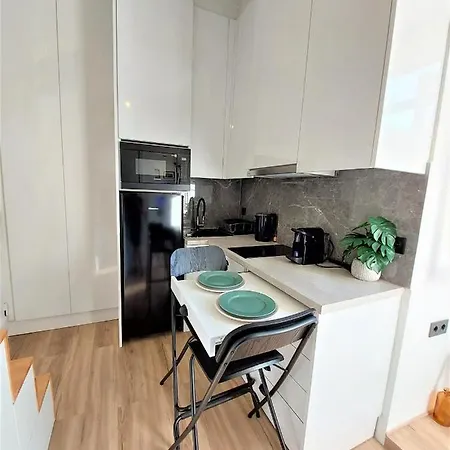 Historic Center Gem: Stylishly Renovated Studio Loft Appartamento