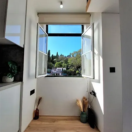 Historic Center Gem: Stylishly Renovated Studio Loft Appartamento